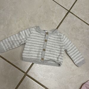 1122. carter's size newborn